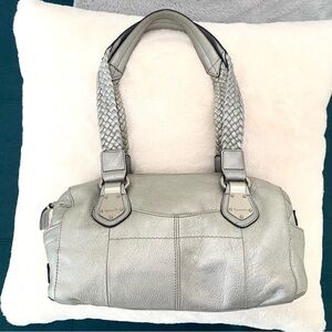 Silver leather Tignanello shoulder bag. Braided leather straps.